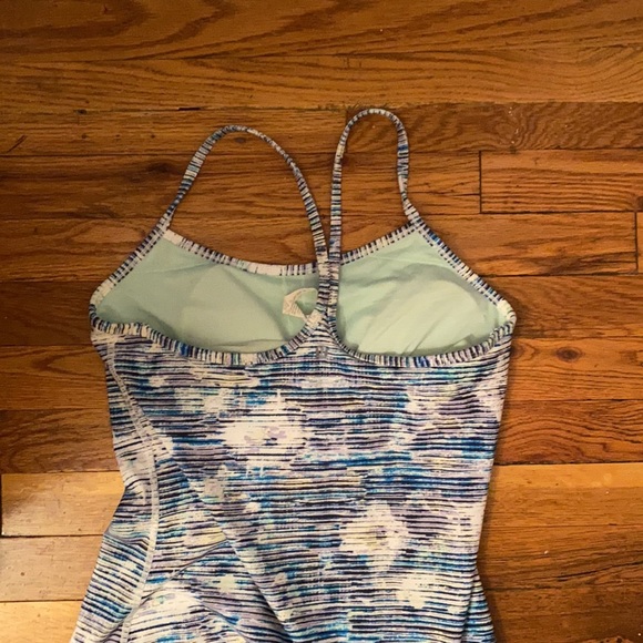 Lululemon tank - Picture 3 of 3